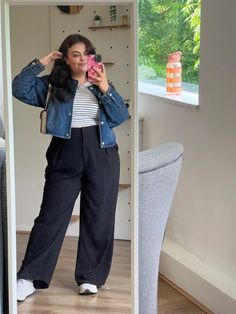 Outfits Midsize Girl, Uniqlo Fits, Wide Leg Black Pants Outfit, Black Trouser Outfit, Midsize Ootd, Ootd Midsize, Black Trousers Outfit, Outfit Wide Leg, Abercrombie And Fitch Outfit