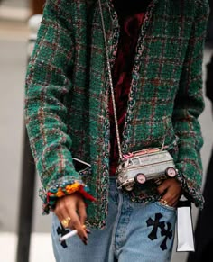 Colorful Style Outfits, Tweed Jacket Outfit, Chanel Tweed Jacket, Fashion Trend Forecast, Street Style Chic, Colorful Fashion