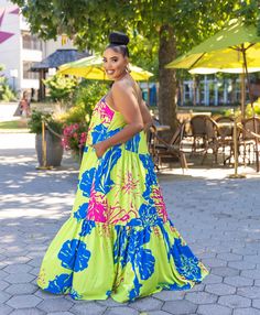 A versatile piece that segues seamlessly from season to season. This stunning maxi is a go-to look that works for a lots of different occasions. SIDE POCKETS MODEL Is WEARING S