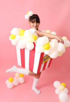 Popcorn Costume Diy, Popcorn Halloween Costume, Balloon Popcorn, Popcorn Halloween, Popcorn Costume, Fancy Dress Costumes Kids, Balloon Halloween, Balloon Mosaic, Diy Popcorn