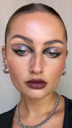 Runway Eye Makeup, Makeup For Dark Grey Eyes, Glam Rock Eye Makeup, Runway Makeup Looks 2023, Rocker Makeup Looks, Futuristic Eye Makeup, Glam Punk Makeup, Rock Glam Makeup, Glam Rock Makeup Looks