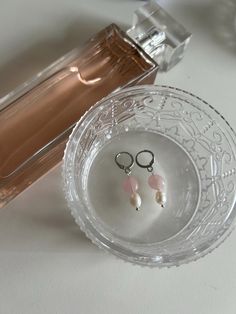 Dainty and rose quartz pearl earrings . Perfect for everyday wear.  Hooks are made of silver alloy. Rose Quartz Earrings, Freshwater Pearl Earrings, Freshwater Pearls Earrings, Earrings Dainty, Quartz Earrings, Quartz Rose, Healing Crystal, Crystal Earrings, Crystal Healing