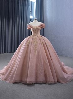 Pink And Gold Ball Gown, 16th Dress, Light Pink Quinceanera Dresses, Gold Ballgown, Sleek Gown, Gold Ball Gown, Debut Gowns, Xv Dresses, Cap Sleeve Prom Dress