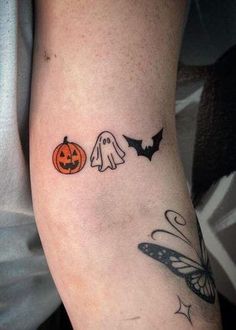 Cute Halloween Tattoos, Halloween Symbols, Ghost Tattoo, Small Tattoos Simple, Watch Tattoos