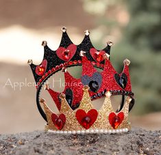 Queen Of Hearts Crown, Queen Of Hearts Costume, Alice in wonderland, Queen Of Hearts Tiara, Queen Of Hearts Headbands, Queen of Hearts by ApplemintHouse on Etsy https://www.etsy.com/listing/548368672/queen-of-hearts-crown-queen-of-hearts Queen Of Hearts Crown, Mint House, Alice In Wonderland Tea Party Birthday, Crown Queen, Heart Costume, Queen Of Hearts Costume, Apple Mint, Crown Birthday, Villain Costumes