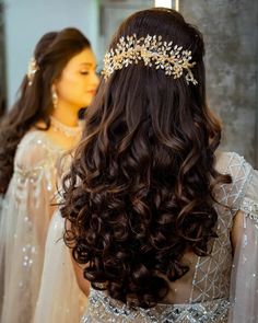 Reception Hairstyles Indian Brides Gown, Bride Hair Styles 2024, Engagement Hairstyles With Gown, Reception Hairstyles Indian, Engagement Hairstyles Indian, Medium Hairs, Hair Styles Ideas