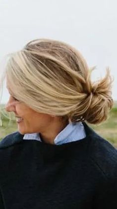 Discover the 2024 hair trends and best haircuts for women over 50! Stay stylish and youthful with chic, modern cuts that flatter every face shape. From sleek bobs to soft layers, find your perfect look. Embrace your beauty and confidence with these timeless styles. #2024HairTrends #HaircutsForWomenOver50 #Over50Style #TimelessBeauty #ChicHaircuts #ModernHairstyles #AgelessBeauty Deco Dressing, 2024 Hair Trends, Haircuts For Women Over 50, Homemade Bagels, Best Haircuts