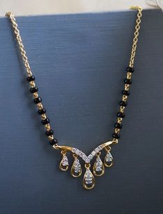 Mangalsutra Designs, Black Beaded Jewelry, Antique Gold Jewelry, Gold Fashion Necklace, Gold Fashion, Black Beads