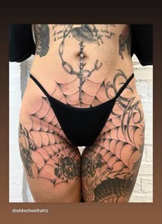 Full Neck Tattoos, Lower Stomach Tattoos, Woman With Tattoos, Stomach Tattoos Women, Goth Tattoo, Neck Tattoos Women, Full Body Tattoo, Tatuaje A Color, Stomach Tattoos