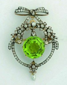 Handmade Brooch Recycling: No Silver weight: 12.800 Grams Gemstone: Rose cut Diamond & Peridot Natural Diamond Diamond weight: 4.34 ct Diamond colure: Light Brown Diamond Shape: Round Peridot weight: 9.00 ct Peridot: Lab created Material: Silver Silver purity: 925 Stone Putting: Prongs Brooch finished: Oxidized Black & Gold plated Fine Jewelry Green Gemstone Brooches, Vintage Green Diamond Brooches, Green Diamond Wedding Brooches, Green Round Brooch For Gift, Green Round Brooches For Gift, Fine Jewelry Green Brooch For Anniversary, Elegant Green Diamond Brooch, Fine Jewelry Green Brooches For Anniversary, Green Fine Jewelry Brooch For Anniversary