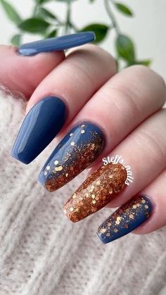 Nails 2023 Trends Dark Blue, Autumn Nails Blue Grey, Blue And Gold Fall Nails, Blue And Brown Fall Nails, Purple Football Nails, Blue November Nails, Navy Orange Nails, Fall Nail Designs Blue, Navy And Burgundy Nails