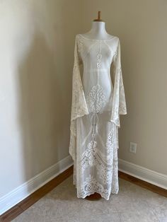 Wedding Dress With Roses, Cream Lace Wedding Dress, Wedding Dresses 70s, Lace Wedding Dress Long Sleeve, Boho Lace Dress, 70s Wedding Dress, Dress With Roses, Orchard Park Ny, Vintage Wedding Dress Boho