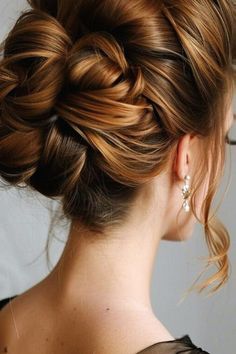 This bridal updo might be timeless for your special day. I’m inspired by this style for bridal imagery. Keep that to your updo hairstyles. Elegant Updos, Hairstyle Inspo, Bridal Updo, Perfect Style