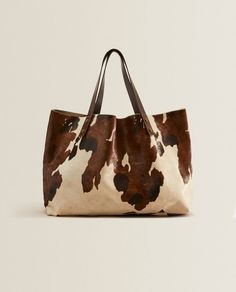 Elegant Hats, Cool Boots, Cute Bags, Zara Home, Mode Inspiration, Print Tote, Cow Print, Printed Tote Bags, Printed Leather