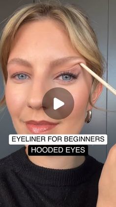 Michèle Clausen on Instagram: "HOODED EYES? Perfect your winged eyeliner with a twist for hooded eyes!

Start by gently pressing your liner into the lash line, then wiggle it back and forth to create a soft, smudged effect. This technique lifts and defines your eyes without the harsh lines.

For the wing, keep your eyes straight and relax your brows—aim for a subtle flick, not an overly lifted wing. Finish by connecting and perfecting the lines for a bold, yet natural look!

#makeuptips #eyeliner #makeupideas #hoodedeyes #eyeshadow #makeup" Wing Hooded Eyes, Eye Liner Step By Step How To Put On, Liner On Hooded Eyes, Winged Liner For Hooded Eyes, Mob Makeup, Smudged Liner, Eye Makeup For Hooded Eyes, Eyeshadow Step By Step, Eyeliner For Hooded Eyes