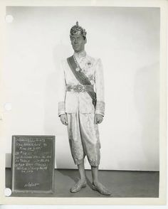 Rex Harrison in "Anna and the King of Siam" 1946 Anna And The King, Rex Harrison, Irene Dunne, Classic Suit, The King, It Cast