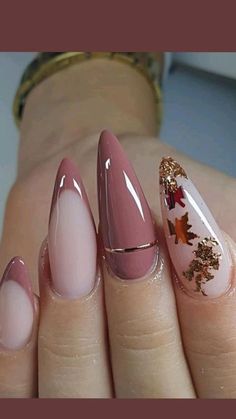 nail art Short Almond Nails Designs Fall 2023, Thanks Giving Nail Art Designs, Fall Nails 2023 Trends Almond, Fall Nails 2023 Stilleto, New Nail Designs 2023, Fall Inspiration Nails, Stylish Fall Nails, Fall Nail Looks, Fall Nails Stilleto Shape