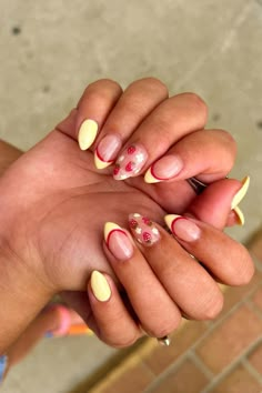 Retro Nail Art Vintage, Noah Kahan Nails, Jenna Kelly, Cute Almond Nails, Future Nails, Feel Like A Princess, Retro Nails, Nice Nails