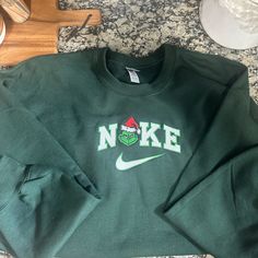 Nwot Never Worn, Xl Nike Grinch Sweatshirt Nike Grinch Sweatshirt, Grinch Sweatshirt, Nike Jumper, Purple Crewneck, Black Hooded Sweatshirt, Black Crewneck Sweatshirt, Tops Nike, Gildan Sweatshirt, Nike Sweatshirt