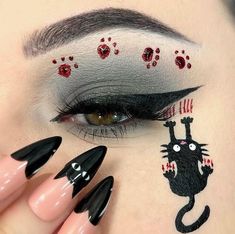 Ghost Makeup Look, Skeleton Eye Makeup, Ghost Eye Makeup, Graphics Eyeliner, Ghost Eyeliner, Halloween Eyeliner Ideas, Halloween Eyeliner, Graphic Liner Looks, Crazy Eye Makeup