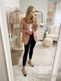 Blush blazer and black pants Work Wear With Flats, Pink Blazer Outfits For Women Work, Pink Blazer Black Pants Outfit, Pink Blazer Outfit Classy, Pink Blazer Outfit Work, Blush Blazer Outfit, Interview Clothes, Business Chic Outfits, Pink Blazer Outfit