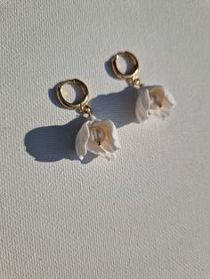 'Ivy' floral bloom earrings made with hand-sculpted porcelain flowers and freshwater pearls, attached to gold or silver plated hoops 1.5cm These dainty beauties have been made to match Ivy's or Sophie's hair comb. Haircombs are sold separately. Comes in ivory or white bloom.  Sent beautifully packaged in a Medze Bride gift box. 'Ivy' earrings cant be refunded or returned due to hygienic reasons. But if you have any problems with your order please email me and I'll be happy to help you. Clay Flower Earrings, Bridal Jewelery, Jewelry Photoshoot, Earrings Clay, Floral Hoops, Clay Flower, Gold Ring Sets, Porcelain Flowers, Bride Gift