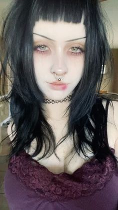 Subtle Alternative Makeup, Goth No Makeup, Natural Alt Makeup, Goth Hair Women, Makeup Ideas Alt, Goth Makeup No Eyeliner, Natural Goth Makeup, Goth Characters, Simple Goth Makeup