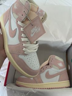 Air Jordans 1 Pink, Pastel Pink Jordans, Nike Jordan 1 Pink, Dusty Pink Jordans, Jordan Pink Shoes, Washed Pink 1s, Washed Pink 1s Outfit, Jordan 1 Washed Pink Outfit, Washed Pink Jordans