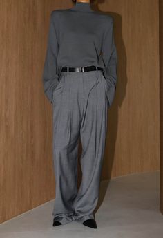 PLEATED WIDE LEG TROUSERS GRAPHITE – SANNA New York Trouser Outfit, Grey Trousers, Pleated Trousers, 가을 패션, Pin Tucks, Small Waist, Wide Leg Trousers, Model Height, Minimalist Fashion