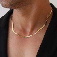 F R E E - E X P R E S S - S H I P P I N G - W O R L D W I L E Men's Snake Chain Necklace in Gold or Silver Elevate your style with this stunning Men's Snake Chain Necklace, available in both gold and silver finishes. This beautiful necklace is perfect for any outfit and can be effortlessly paired with other chains for a layered look. Crafted from high-quality stainless steel, this necklace is designed for everyday wear, ensuring durability and resilience in all conditions, including showering. K Gold Necklace Set Men, Gold Chain Design For Men, Silver Chains For Men, Mens Chain Designs, Gold Necklace Men, Snake Chain Gold, Mens Gold Chain Necklace, Panda Jewelry, Gold Necklace For Men