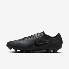 the nike vapor soccer shoe is shown in black