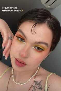 Hooded Eye Colorful Makeup, Funky Makeup, Beautiful Eyeshadow, Casual Makeup, Graphic Makeup, Swag Makeup, Aesthetic Spring, Dope Makeup