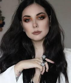 Natural Witch Makeup, Natural Witchy Makeup, Soft Witch Makeup, Glamorous Witch Makeup, Autumn Goth Makeup, Simple Witchy Makeup, Subtle Gothic Makeup, Fall Goth Makeup, Southern Gothic Makeup