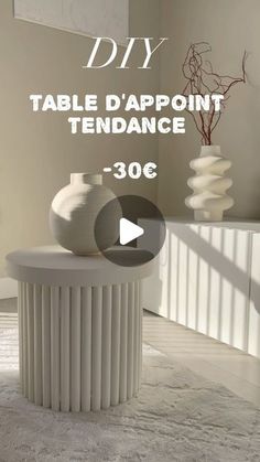 a table that has some vases on top of it and the text diy table d 'appt tendance 360