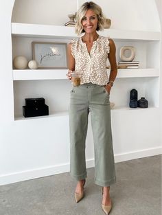 These super-soft wide leg pant is the perfect addition to your wardrobe. They run small so size up if needed! Follow my shop @Marysantander on the @shop.LTK app to shop this post and get my exclusive app-only content! #liketkit #LTKmidsize #LTKover40 #LTKsalealert @shop.ltk https://liketk.it/4iUNf Cropped Wide Leg Pants Outfit, Cropped Pants Outfit, Wide Leg Pants Outfit, Diy Vetement, Cropped Wide Leg Jeans, Cropped Wide Leg Pants, Wide Leg Cropped Pants, Twill Pants