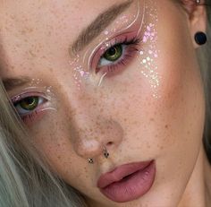 Coachella Makeup, Maquillage On Fleek, Vampire Bride, Rhinestone Makeup, Fest Outfits, Ethereal Makeup, Fairy Makeup, Mermaid Makeup