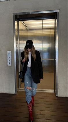 Winter Vaquera Outfits, Josi Pellicano, Look Hip Hop, Vaquera Outfits, Western Boots Outfit, Vaquera Outfit, Outfit Botas, Botas Western, Winter Boots Outfits