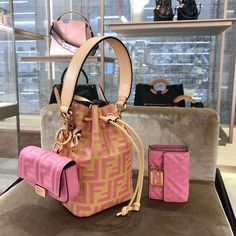 Pink Designer Bags, Fendi Bag, Designer Purses, Lv Bags, Bags Luxury, Luxury Purses, Fancy Bags, Girly Accessories