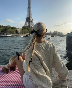 Cozy Fall Outfits, School Hair, Ribbon Hairstyle, Paris Trip, Paris Outfits, Hairstyle Inspo, Vanilla Girl, Winter Fits, Autumn Outfit