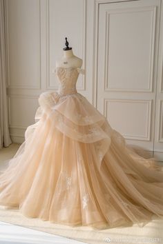 Big Prom Dresses Ball Gowns, Princess Gown Royalty, Elegant Quince Dresses, Wedding Dresses Gold, Debut Dress, Baju Kahwin, Gaun Fashion, 파티 드레스, Princess Ball Gowns