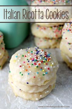 italian ricotta cookies with sprinkles on top