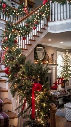 Large Living Room Christmas Decor, Christmas Decorations Railings, Christmas Decor On Pendant Lights, Classic Elegant Christmas Decor, Classic Christmas Living Room, Christmas Decor Ideas Green And Red, Christmas Home Inspiration, How To Decorate House For Christmas, Traditional Christmas Ideas