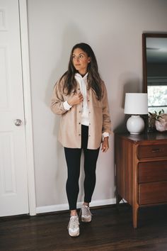 Shacket Outfit Women, Shacket Outfit, Winter Mode, Athleisure Outfits, Beauty And Fashion, Casual Winter Outfits, Outfit Inspo Fall