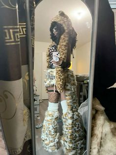 Y2k Hoodie Outfit, Aliyah Core, Rave Fits, Gyaru Fashion, Y2k Hoodie, Fire Fits, Alt Fashion, Streetwear Fashion Women, Hoodie Outfit