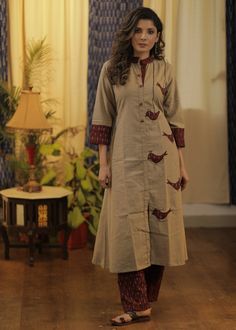 Latest Designer Kurtis, Designer Kurtis Online, Simple Kurti, Simple Kurti Designs, Kurti Designs Latest, Kurta Neck Design, Designer Kurtis