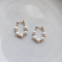 14k Gold Drop Earrings, Pearl Beaded Earrings, Beaded Jewelry Inspiration, Pearl And Gold Earrings, Cute Hoop Earrings, Inexpensive Jewelry, Earrings Beaded