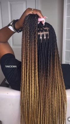 Red Carpet Ready: Glamorous Hairstyles for Special Events Hairstyles For Special Events, Haircut Trend 2023, Black With Blonde Highlights, Bob Haircut Tutorial, Hair Dye Color Ideas, Glamorous Hairstyles, Black Box Braids, Medium Hair Braids