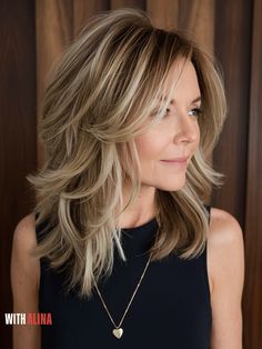 27 Trending Shoulder Length Haircuts 2025: Styles for Women, Thick & Fine Hair Thick Fine Hair, Cuts For Round Faces, Shoulder Length Haircuts, Fine Thick Hair, Medium Bob, Medium Bob Hairstyles, Latest Hair Trends, Sleek Bob, Shoulder Length Hair Cuts