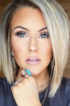 Too Braids Hairstyles, Short Mom Haircut Straight, Dark Hair With White Highlights Underneath, 2023 Mom Hair Trends, Short Hairstyle Women Bob Layered, Long Bobs 2023, Shirt Hairstyles For Thick Hair, Should Length Bob With Layers, Bobs For Fine Hair Over 40