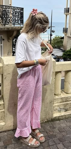 Striped Lounge Pants, Casual Summer Pants, Chique Outfits, Neue Outfits, Mode Inspo, Gingham Print, Straight Leg Trousers, Vintage Summer, Looks Style